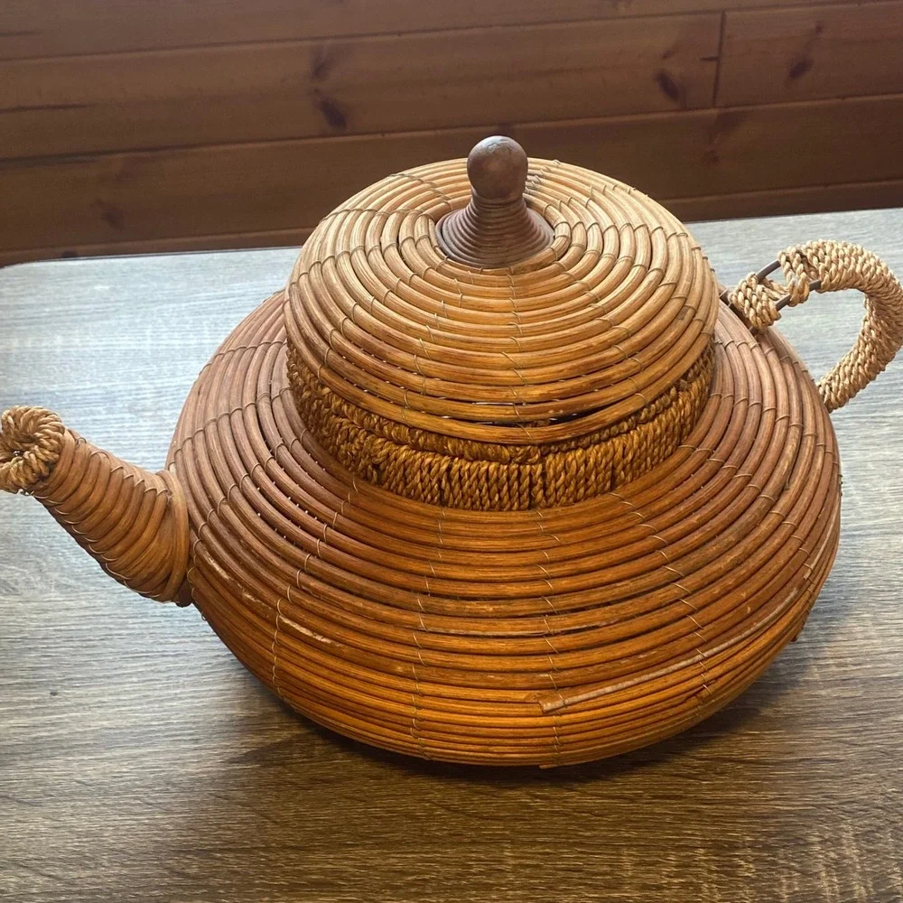 Vintage Woven Wicker Teapot Basket Decorative Rattan Tea Pot‎ w/ Lid Metal Frame